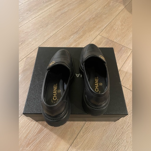 Chanel Black Leather Loafers 37.5 - Picture 3 of 6